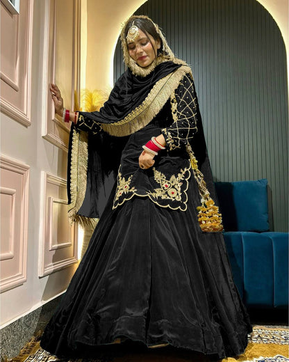 Elegant Emerald Green Embroidered  Set with Dupatta