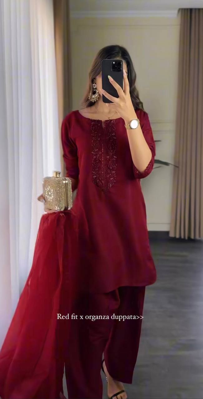 Chic Maroon Silk Ensemble with Organza Dupatta and Embellished Clutch