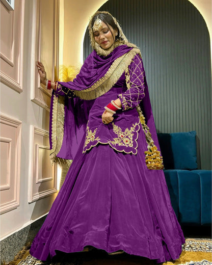 Elegant Emerald Green Embroidered  Set with Dupatta