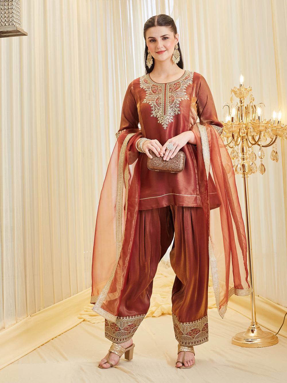 Saanvi Golden Thread Farshi Set
