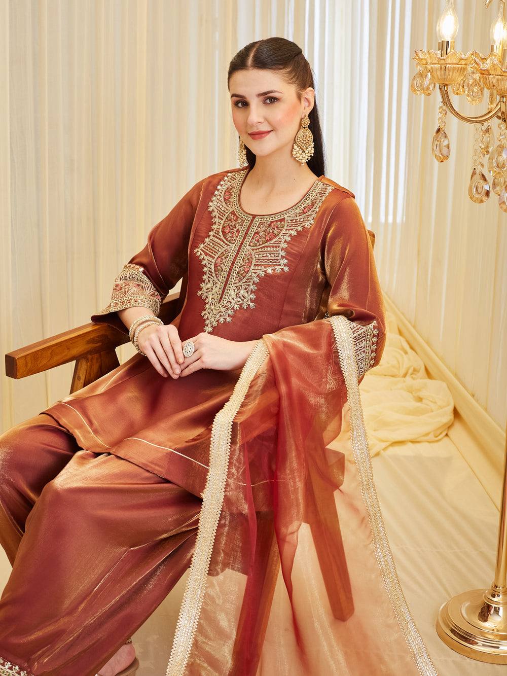Saanvi Golden Thread Farshi Set