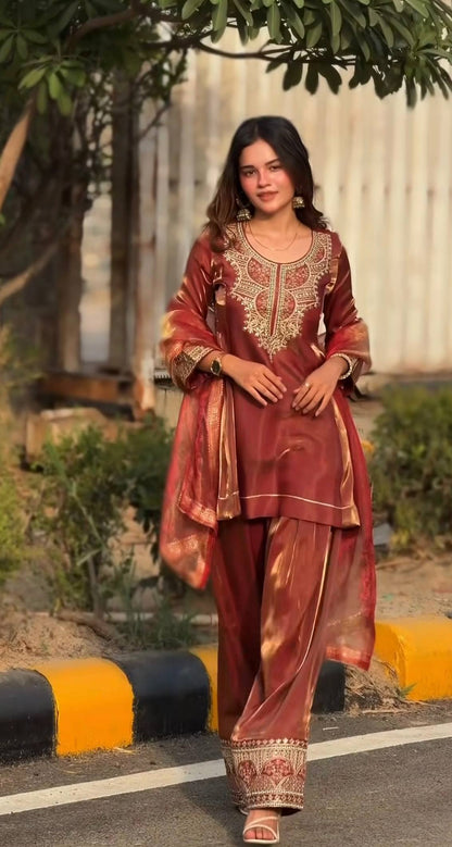 Saanvi Golden Thread Farshi Set