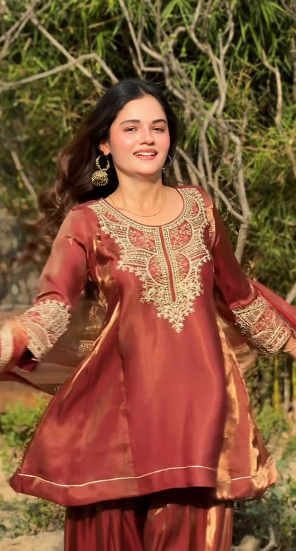 Saanvi Golden Thread Farshi Set