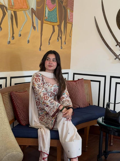 Women Off-White Floral Printed Cotton Kurta Set with Dupatta & Straight Pants