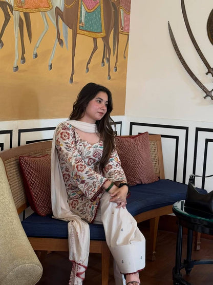 Women Off-White Floral Printed Cotton Kurta Set with Dupatta & Straight Pants