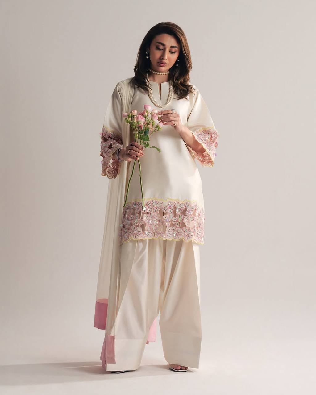 Where Minimalism Meets Luxury – A Stunning Ethnic Look Adorned with Subtle Embroidery, Pearls, and Romantic Floral Vibes