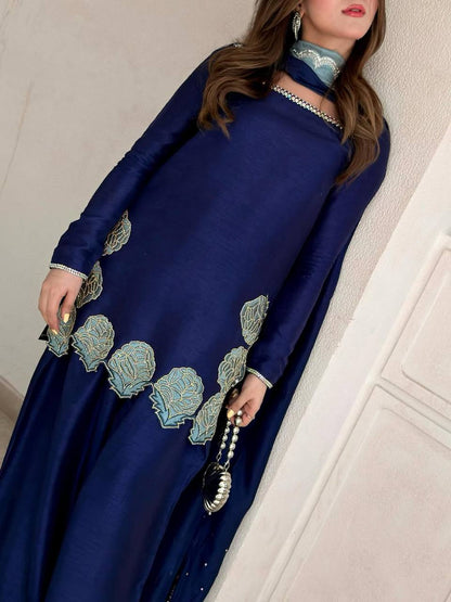 A stunning traditional look blending sophistication style beauty and confidence perfectly